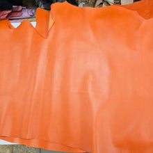 Načítať obrázok v Galérii, Hovädzia koža - oranžová (polka) | 1.3 - 1.5 mm